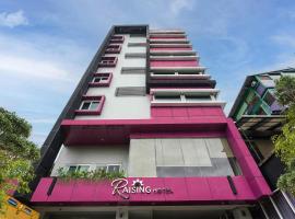 Raising Hotel Panakkukang Makassar By LIFE, hotel near Sultan Hasanuddin International Airport - UPG, Makassar