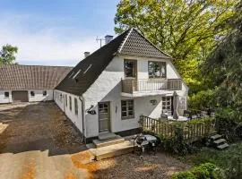 2 Bedroom Awesome Apartment In Vejstrup