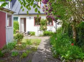 1 Bedroom Beautiful Home In Limhamn