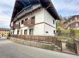 3 Bedroom Amazing Apartment In Lamon, Hotel in Lamon