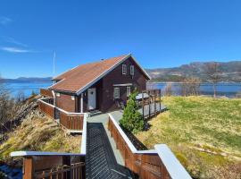 4 Bedroom Stunning Home In Hebnes, hotel com spa em Hebnes