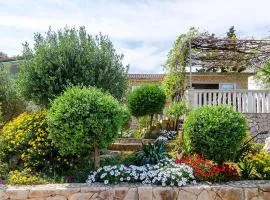 Amazing Home In Stari Grad