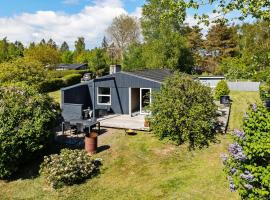 Cozy Home In Rønde With Wifi, hotel v destinaci Rønde