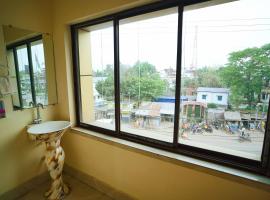 Poolside Inn Hotel and Restaurant !! Couple Friendly Hotel !!, viešbutis mieste Bangaon