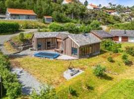 4 Bedroom Stunning Home In Hjelmeland