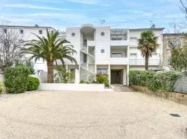 Cozy Apartment In Royan With Wifi