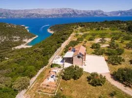 Amazing Home In Pucisca With Lake View