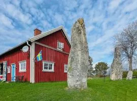 Lovely Apartment In Hällevadsholm
