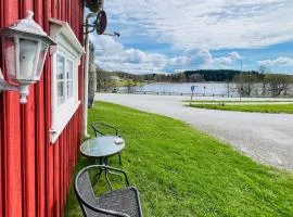Lovely Apartment In Hällevadsholm