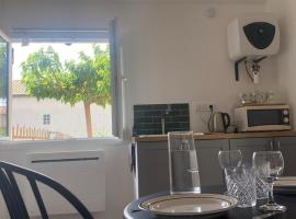 Petite pause à la Viarhona, hotel in Condrieu