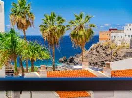 Family flat with 3 bedrooms and balcony near Los Gigantes and ocean