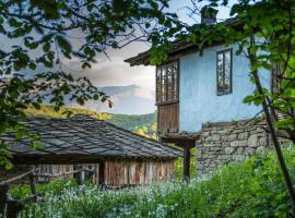 Authentic House with Stunning Mountain View - Karashka