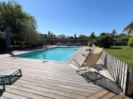 Maison atypique familiale, hotel in Étaules