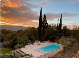 Maison avec piscine privée Proche Cassis et Aix-en-Provence, hotel a Belcodène