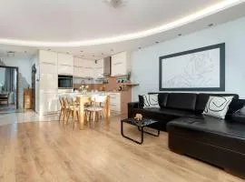 Spacious Two-Bedroom Apartment with 2 Parking Spaces by Noclegi Renters