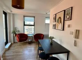 City Centre 2 bed apartment with a balcony