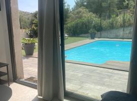 En Plein cœur des calanques à 800 m de la mer, Hotel in Le Rove