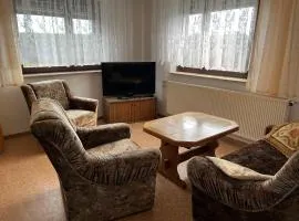 Schöne Zimmer mit gemeinsamer Nutzung von Bad, Toilette und Küche