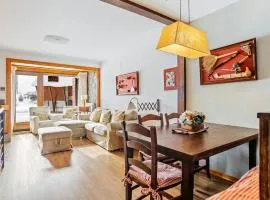 Austen - Chalet by Cardi Suites