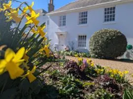 Georgian 2 bedroom Apartment in Chichester with free Parking - Chichester Holiday Properties