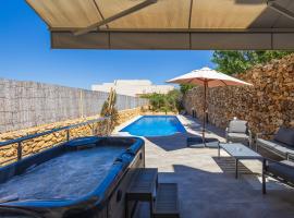 Si-Ku Holiday Home with Private Pool and Hot Tub, hotel v destinaci Xagħra