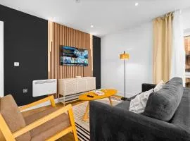 Luxury 2 Bedroom Apartment - 2 Bathrooms - Balcony - Fast WiFi 603SW