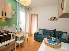 Aelia Blue Apartment، فندق شاطئي في ماستيخاري