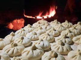 Maia's Farmstay & Cuisine, farma v destinaci Dedoplis Tskaro