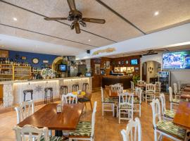 Hostal Doris - Adults Only, hotel v destinaci Colonia Sant Jordi