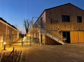 Les gites du champ des oiseaux, hotel in Saint-Amand-les-Eaux