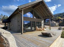 Stylishly furnished chalet with a large terrace in Vr&aring;dal, resort de esqui em Vradal