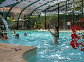 Camping 4 étoiles - Piscine - eecabc, ξενοδοχείο στο Azur