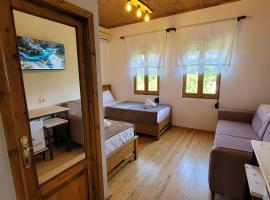 Jona Guest house, hotel v destinaci Gjirokastër