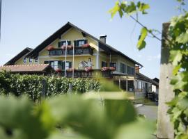 Weingut Giessauf-Nell, hotel in Klöch