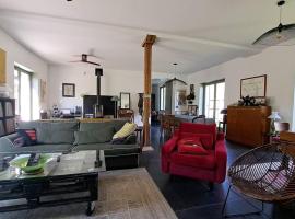 Le Quai de Mezos، فندق في Mézos