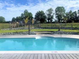 Camping 3 étoiles - Piscine - ccbbehi, hotel en Verruyes