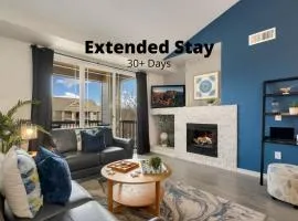 Timberline Retreat - King Bed, Fireplace & Pool!