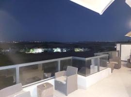 בראשית שמיים, hotel v destinaci Javne'el