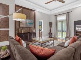 Holiday at the Parks - Townhome by Disney!, hotel v Orlandu