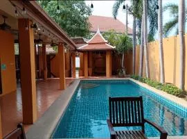 Jomtien 4BR golden villa