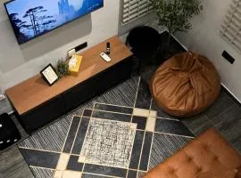 Industrial Loft Tinyhouse Homestay - 2 Queen Bed, Free Netflix, Prime & Wi-Fi Near Bukit Mertajam