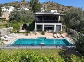 Sea View Villa in most upscale Yalikavak
