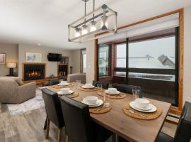 Snowblaze A23 communal indoor pool & hot tub, hotel en Winter Park