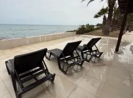 Sun Retreat Meneou