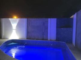 Hostal y Piscina del Mari, מלון בלה רומנה