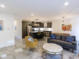 Stylish retreat with Garage, hotel v destinaci Riverview