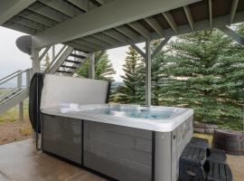 Hidden River Ranch private hot tub, rustic private location, hotel in Tabernash