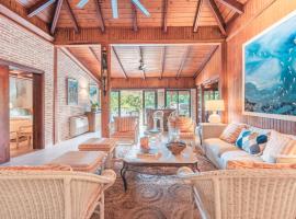 Fun in the sun classic villa at Los Lagos in Casa de Campo, Hotel in Cajuiles