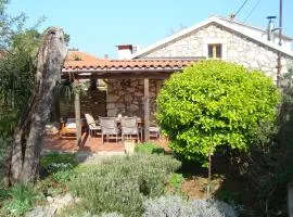 Lovely Stone Cottage Pomer