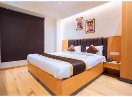 HOTEL B K R GRAND INN Near Shirdi Sai Baba Temple - ISKCON Temple - Lift & Parking Facilities - Fully Air Conditioning & Luxuary Room - Top Rated Hotel